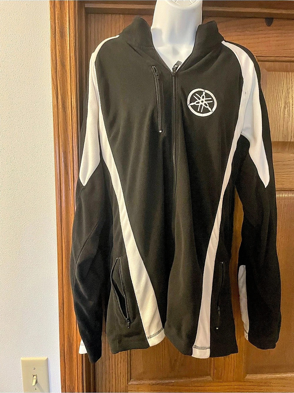 Yamaha Jacket in Black & White Size 16